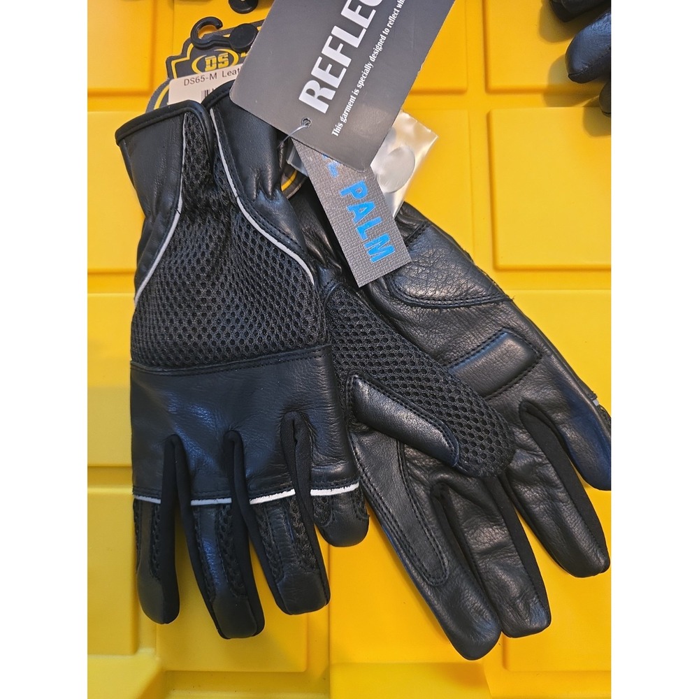 Daniel Smart Mfg DS65 in black is a lightweight leather and 3D mesh M